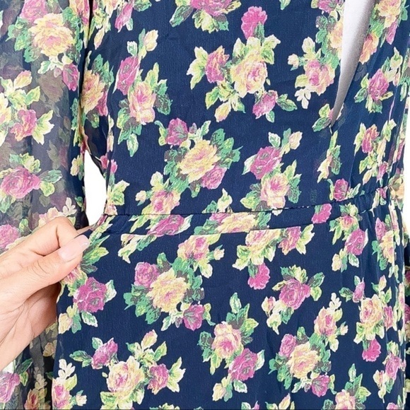 Floral long sleeves front cut Accent dress - Picture 4 of 5